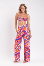 Cargar imagen en el visor de la galería, Model Front: Rio De Sol Pantalones De Playa Funny Wide Pants