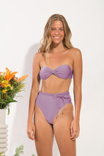 Cargar imagen en el visor de la galería, Model Front: Rio De Sol Bragas Bottom Shimmer-Harmonia Belted-High-Waist