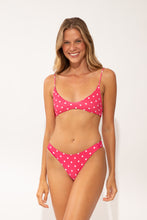 Cargar imagen en el visor de la galería, Model Front: Wednesday In Hawaii By Rio De Sol Sostén Top Kiko-Guava Hana