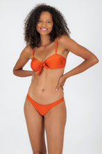 Cargar imagen en el visor de la galería, Model Front: Rio De Sol Bragas Bottom Paprica Essential