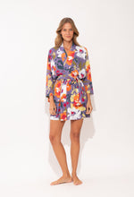 Cargar imagen en el visor de la galería, Model Front: Rio De Sol Caftán / Cubrir Garden-Flower Kimono
