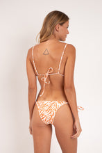 Cargar imagen en el visor de la galería, Model Back: Rio De Sol Conjunto Set Sahari Lia Lacinho