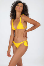Cargar imagen en el visor de la galería, Model Front: Rio De Sol Bragas Bottom Sunflower Italy
