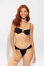 Cargar imagen en el visor de la galería, Model Front: Rio De Sol Sostén Top Solar-Black Juliette