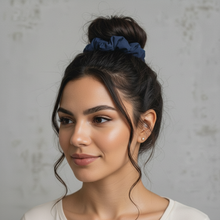 Cargar imagen en el visor de la galería, Image 03: Rio De Sol Accesorios Para El Cabello Navy Scrunchie