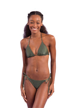 Cargar imagen en el visor de la galería, Model Front: Rio De Sol Bragas Bottom Shimmer-Croco Cheeky-Tie