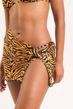 Cargar imagen en el visor de la galería, Gallery: Rio De Sol Falda De Playa Wild-Orange Skirt-Knot