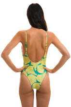 Cargar imagen en el visor de la galería, Model Back: Rio De Sol Una Pieza Banana Yellow Hype