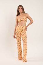 Cargar imagen en el visor de la galería, Model Front: Rio De Sol Pantalones De Playa Mosaico Pants Lana