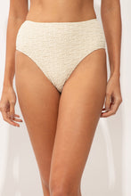 Cargar imagen en el visor de la galería, Gallery: Rio De Sol Bragas Bottom Brisa-Offwhite Hotpants