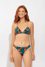 Cargar imagen en el visor de la galería, Model Front: Rio De Sol Bragas Bottom Luma Essential-Comfy