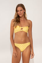 Cargar imagen en el visor de la galería, Model Front: Wednesday In Hawaii By Rio De Sol Sostén Top Kiko-Lilikoi Lani