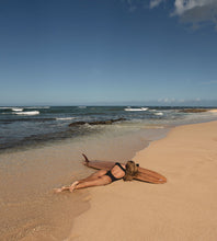 Cargar imagen en el visor de la galería, Image 11: Wednesday In Hawaii By Rio De Sol Una Pieza Lava Surf