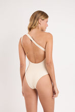 Cargar imagen en el visor de la galería, Model Back: Rio De Sol Una Pieza Touch-Natural Sienna