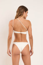 Cargar imagen en el visor de la galería, Model Back: Rio De Sol Bragas Bottom Sand-Chantilly Leblon