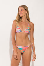 Cargar imagen en el visor de la galería, Model Front: Rio De Sol Bragas Bottom River Frufru-Comfy