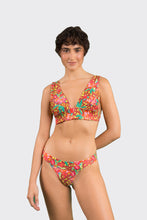 Cargar imagen en el visor de la galería, Model Front: Rio De Sol Sostén Top Tropics Halter-Marina