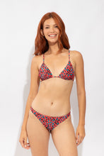 Cargar imagen en el visor de la galería, Model Front: Rio De Sol Sostén Top Coral-Feline Lia