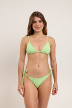 Cargar imagen en el visor de la galería, Model Front: Rio De Sol Sostén Top Sand-Menta Lia