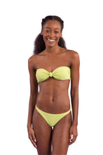 Cargar imagen en el visor de la galería, Model Front: Rio De Sol Conjunto Set Bora-Citrus Bandeau-Joy Leblon-Fio