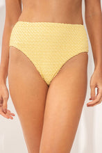 Cargar imagen en el visor de la galería, Gallery: Rio De Sol Bragas Bottom Drift-Butterglow Hotpants
