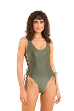 Cargar imagen en el visor de la galería, Model Front: Rio De Sol Una Pieza Croco Zoe