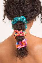 Cargar imagen en el visor de la galería, Image 04: Rio De Sol Accesorios Para El Cabello Rain Scrunchie