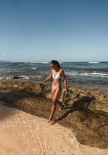 Cargar imagen en el visor de la galería, Image 12: Wednesday In Hawaii By Rio De Sol Bragas Bottom Pua-Pacifica Waimea