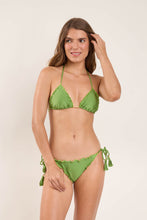 Cargar imagen en el visor de la galería, Model Front: Rio De Sol Sostén Top Shimmer-Botanica Frufru