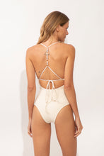 Cargar imagen en el visor de la galería, Model Back: Rio De Sol Una Pieza Malibu-Natural Alani-Op