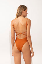 Cargar imagen en el visor de la galería, Model Back: Rio De Sol Una Pieza Ferrugo Attaya