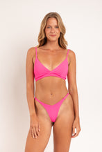 Cargar imagen en el visor de la galería, Model Front: Rio De Sol Bragas Bottom Mtx-Ultrapink Kiara