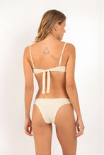 Cargar imagen en el visor de la galería, Model Back: Rio De Sol Sostén Top Brisa-Offwhite Juliette