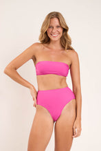 Cargar imagen en el visor de la galería, Model Front: Rio De Sol Bragas Bottom Fluity-Amor Hotpants