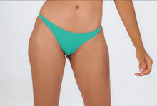 Cargar imagen en el visor de la galería, Model Front: Rio De Sol Bragas Bottom Opal Leblon-Fio
