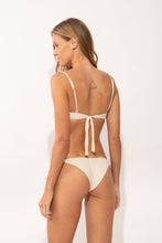 Cargar imagen en el visor de la galería, Model Back: Rio De Sol Bragas Bottom Malibu-Natural Cheeky-Tie