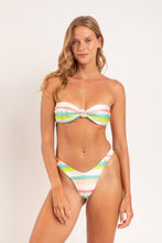 Cargar imagen en el visor de la galería, Model Front: Rio De Sol Conjunto Set Revelry Bandeau-Joy Cali