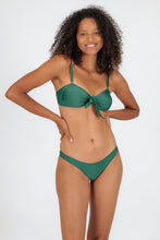 Cargar imagen en el visor de la galería, Model Front: Rio De Sol Bragas Bottom Palace Essential