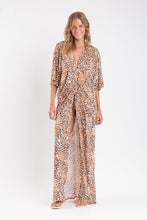 Cargar imagen en el visor de la galería, Model Front: Rio De Sol Vestido De Playa Leopard Long Dress