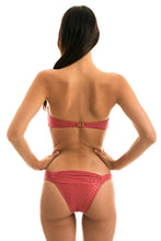 Cargar imagen en el visor de la galería, Model Back: Rio De Sol Bragas Bottom Kiwanda Madras Bandeau