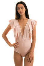 Cargar imagen en el visor de la galería, Model Front: Rio De Sol Una Pieza Essence Frill