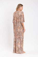 Cargar imagen en el visor de la galería, Model Back: Rio De Sol Vestido De Playa Leopard Long Dress