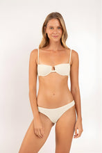 Cargar imagen en el visor de la galería, Model Front: Rio De Sol Bragas Bottom Brisa-Offwhite Essential