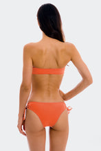 Cargar imagen en el visor de la galería, Model Back: Rio De Sol Sostén Top Light-Peach Bandeau-Reto