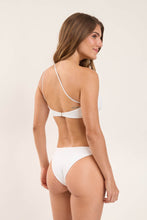 Cargar imagen en el visor de la galería, Model Back: Rio De Sol Sostén Top Sand-White Kora