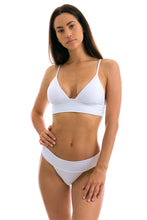 Cargar imagen en el visor de la galería, Model Front: Rio De Sol Bragas Bottom Cloque Branco Tri Cos