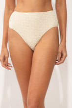 Cargar imagen en el visor de la galería, Gallery: Rio De Sol Bragas Bottom Brisa-Offwhite Hotpants