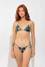 Cargar imagen en el visor de la galería, Model Front: Rio De Sol Conjunto Set Azule Lia Cheeky-Tie