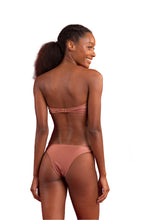 Cargar imagen en el visor de la galería, Model Back: Rio De Sol Conjunto Set Shimmer-Copper Bandeau-Joy Essential
