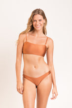Cargar imagen en el visor de la galería, Model Front: Rio De Sol Bragas Bottom Nocciola High-Leg